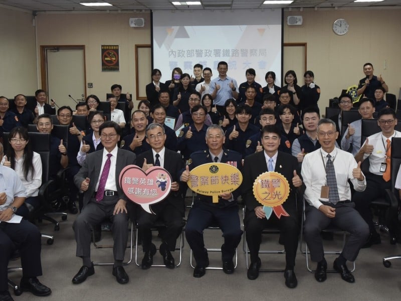 鐵警表揚績優員警、邀視障按摩師進駐　警察節感謝與被感謝都到位