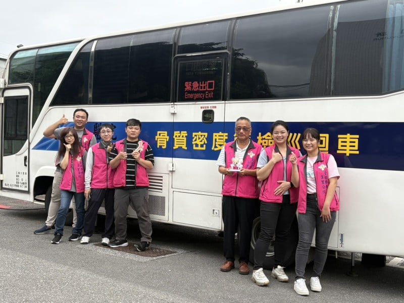 早期預測骨質疏鬆風險! 玉榮設「AI骨鬆門診」運用人工智慧技術分析胸部X光影像