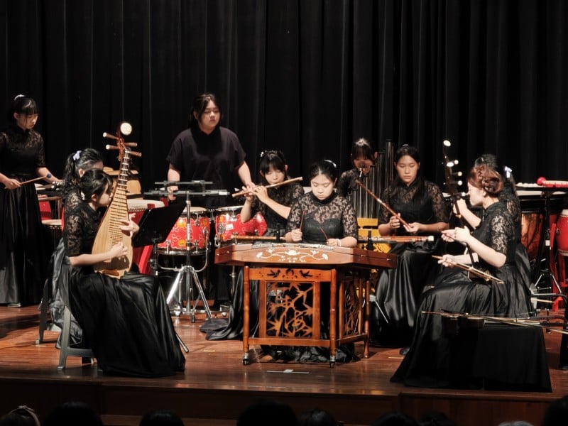 《東岸有花》樂聲綻放|花女國樂團年度音樂會 校友返鄉共譜青春旋律