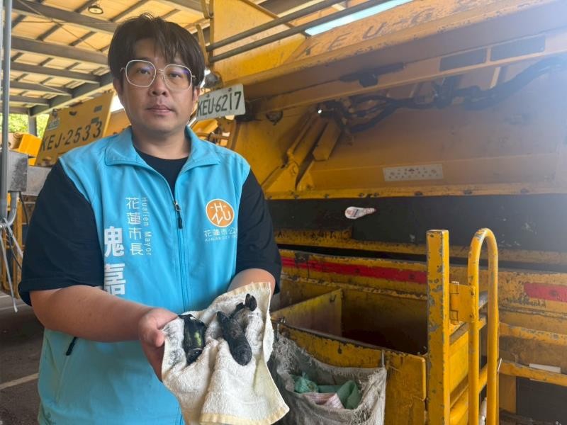 垃圾車悶燒冒煙 市公所呼籲勿亂丟電器