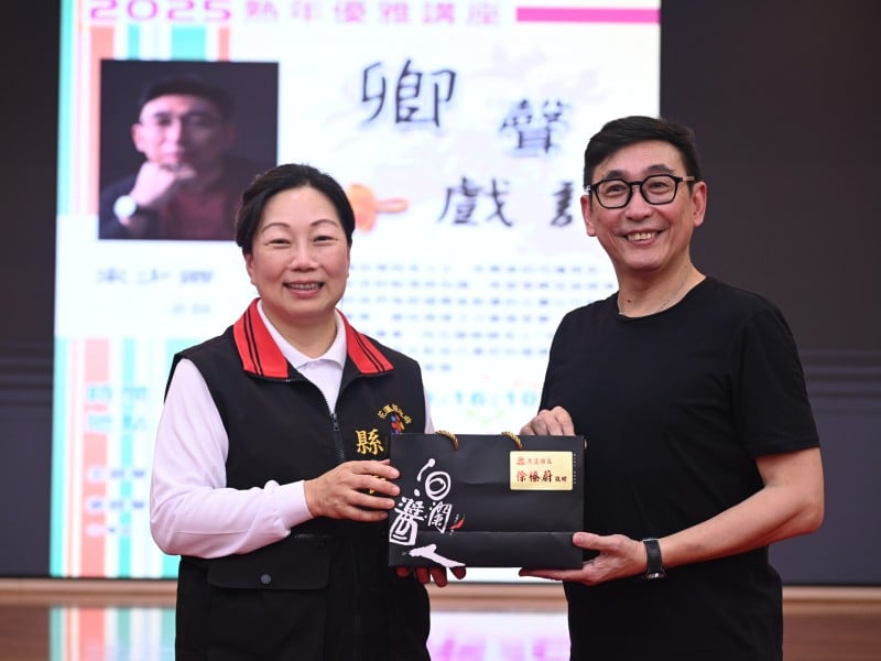 宋少卿「酷老樂活」名人講座幽默開講「說學逗唱」大禮堂座無虛席