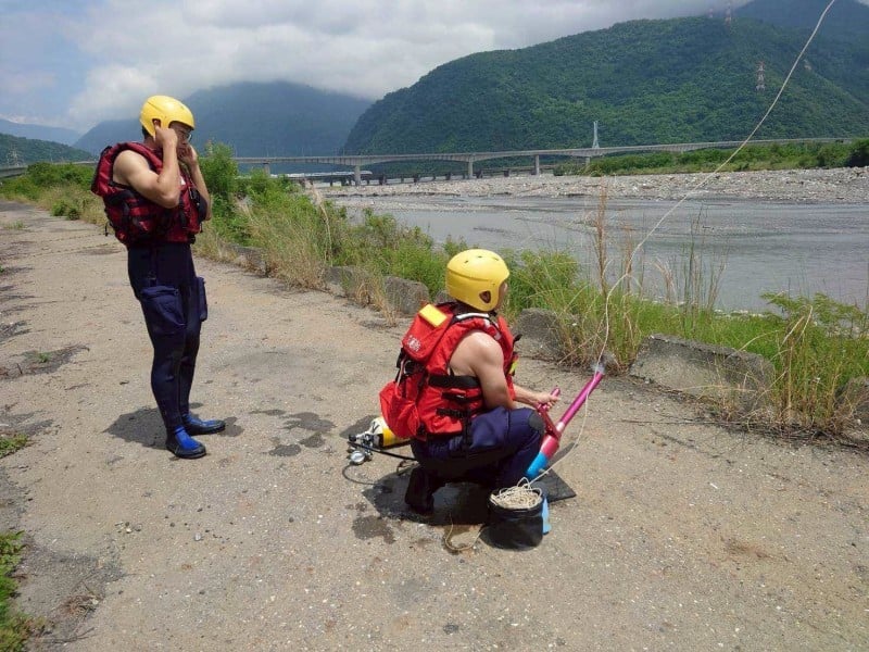 強化水域救援技能 和平分隊進行水域救生訓練