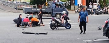 花蓮海岸路五叉路口車禍　騎士倒地警消緊急救援