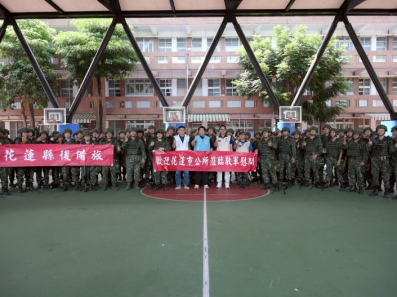 花蓮市長魏嘉彥慰問史上最硬教召並致贈加菜金