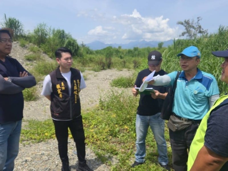 卓溪鄉古風村排水溝渠嚴重阻塞 張峻協調緊急疏濬