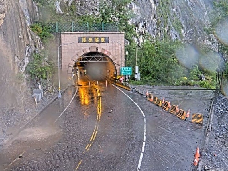 蘇花「和仁崇德路段」邊坡泥流、「匯德隧道南口」泥流瀑、「和中和仁路段」封路只出不進