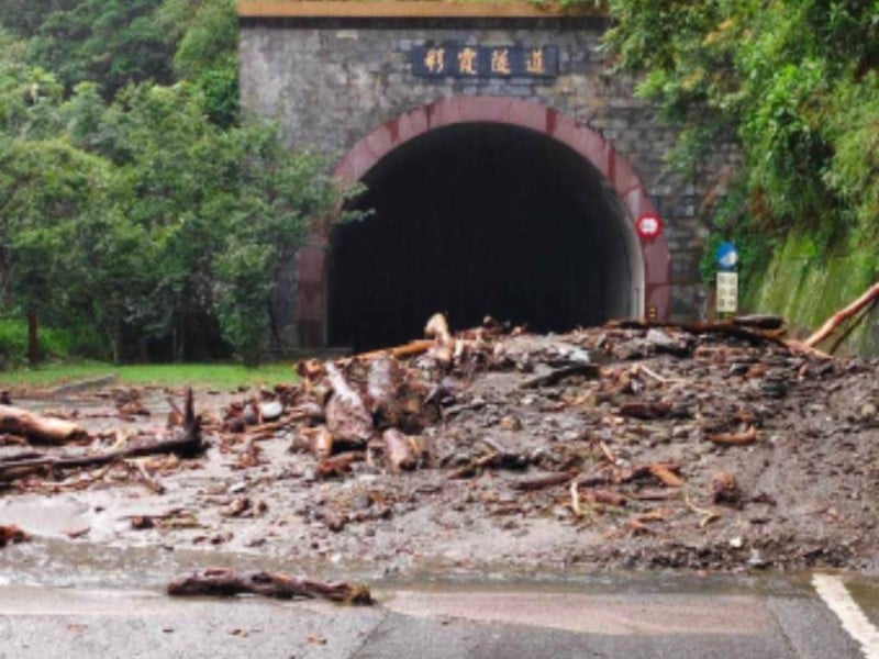 今晨巡查「向陽至下馬」多處邊坡坍方 雙向道路阻斷