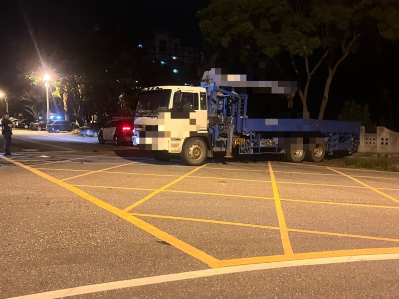 花蓮市民樂三街驚傳工程車「自走」,幸未造成人員傷亡,警方已通知車行處理並釐清肇因