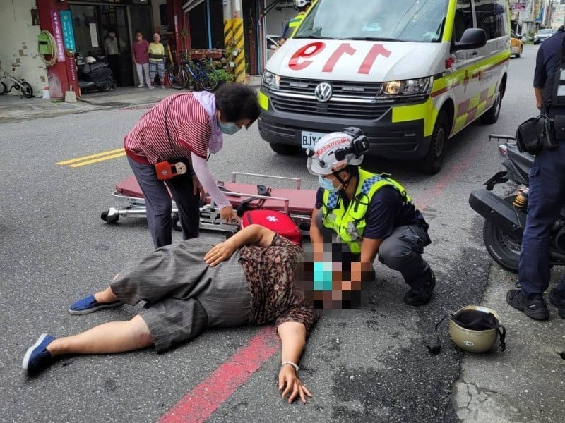 德安一街機車對撞 一婦人倒地不起