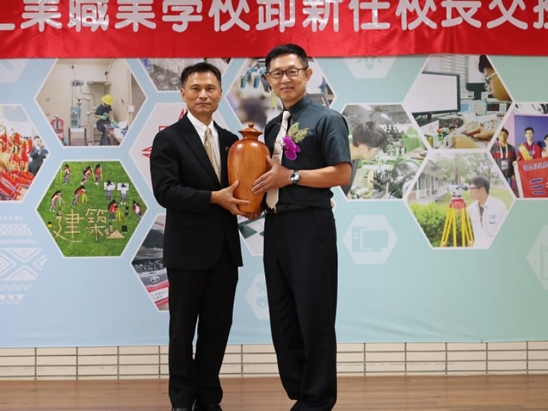 黃鴻穎校長榮退，曾銘文校長接棒  花蓮高工邁向新里程碑