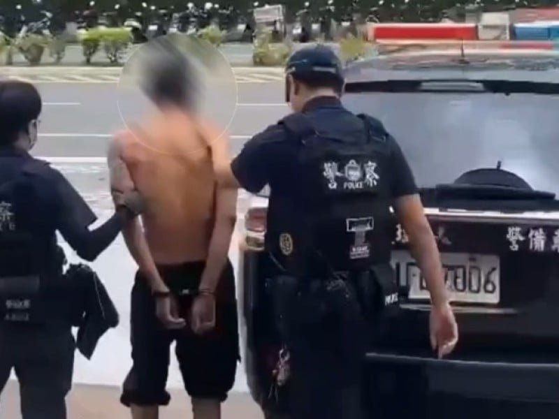 男子超市竊酒又攻擊路人 花警即刻到場逮捕送辦