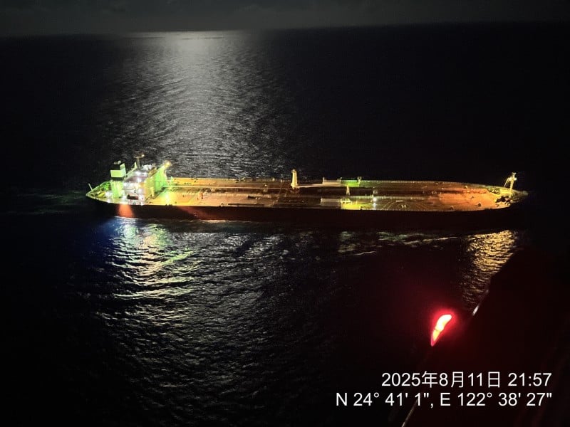 巴拿馬籍貨輪中國籍船員「右手掌壓傷見骨」空勤黑鷹出動救援