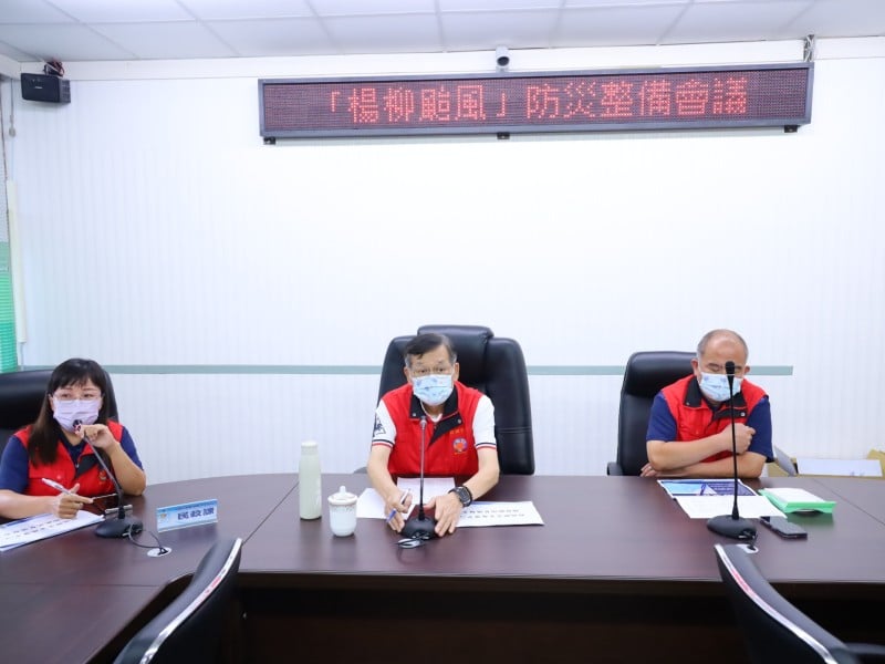 颱風楊柳即將撲台新城鄉鄉長何禮臺成立災害應變中心 隨時掌握颱風動態保護鄉親