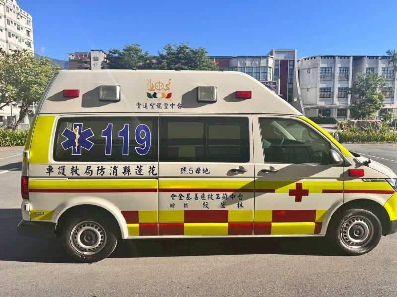 豐證聖道堂及蘇玉枝基金會捐贈物資與救護車關懷花蓮