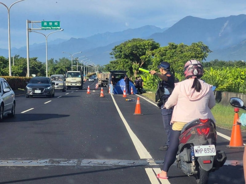 台11丙壽豐大橋驚傳車禍　砂石車與機車相撞　警消到場處理