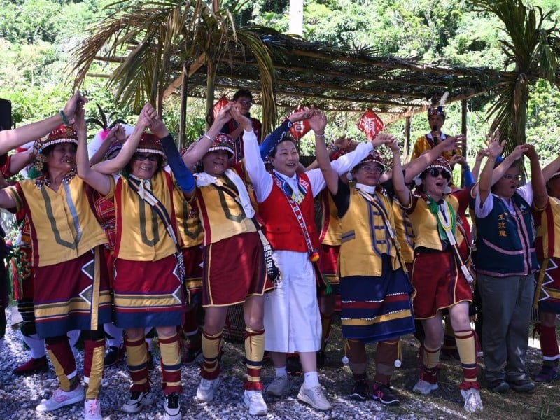 徐榛蔚走訪各阿美族部落豐年祭  慶祝族人豐收喜悅與親人團聚時刻