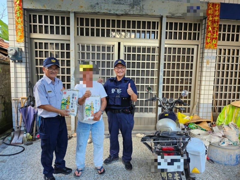 約克國際中心捐贈白米  新城警協助轉送愛心米