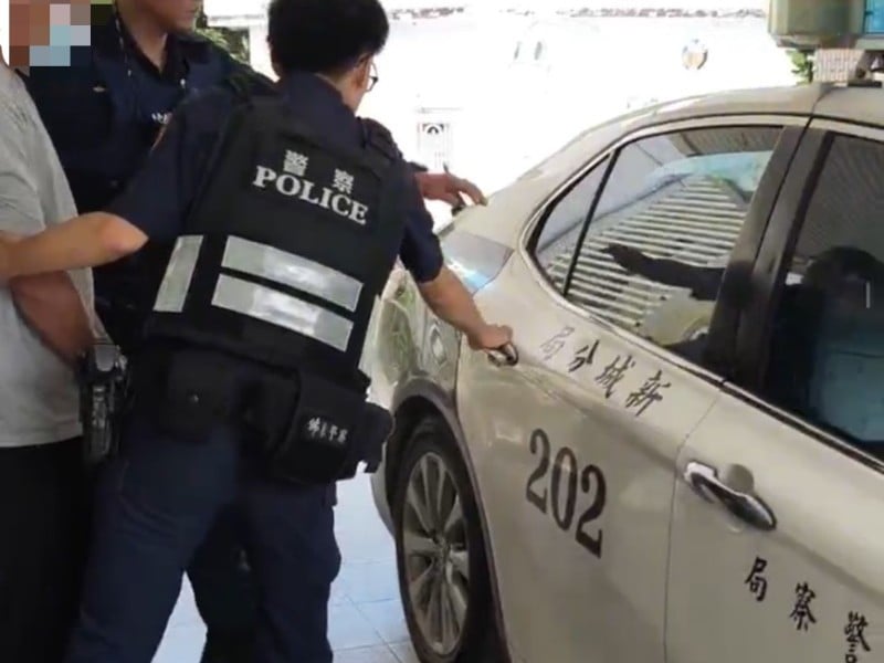 跟警察對上眼就閃 原來有毒品