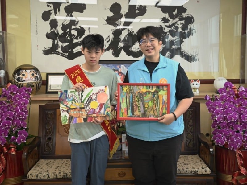 總統教育獎得主盧琮鈞拜會花蓮市公所