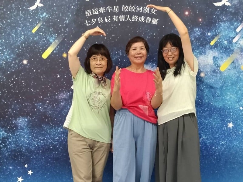  「星河浪漫七夕」拍照送巧克力甜蜜小禮! 花蓮市戶政邀請結婚新人、鶼鰈鴛侶及知交良朋合影留念