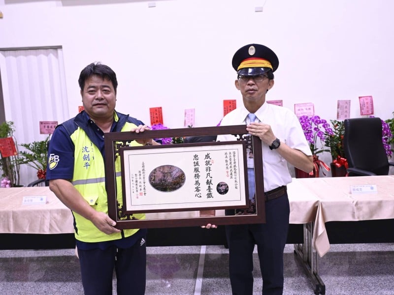 台鐵花蓮站新卸任站長交接典禮 縣長徐榛蔚出席見證並祝福