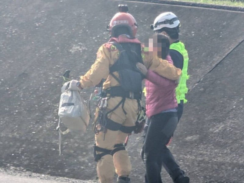 女山友墜落中央尖山溪谷 黑鷹馳援救出