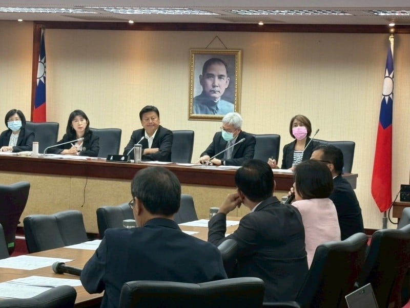 回應勸進參選黨主席呼聲 ! 期待全黨團結同心 傅崐萁 : 最佳人選還是盧秀燕市長 