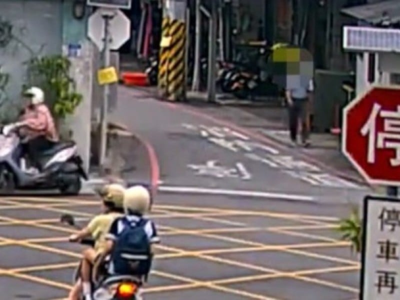 男子跑到民宿偷鞋