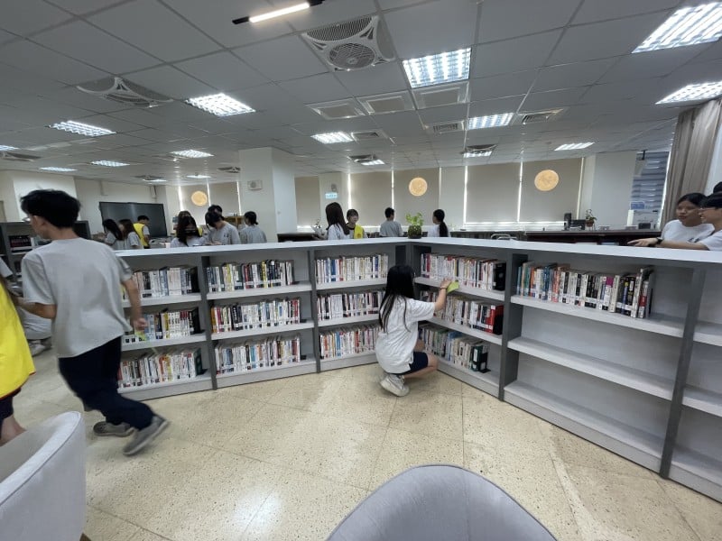 花蓮高商圖書館升級啟用 InfoHub成智慧學習新基地 新生搶先體驗數位資源