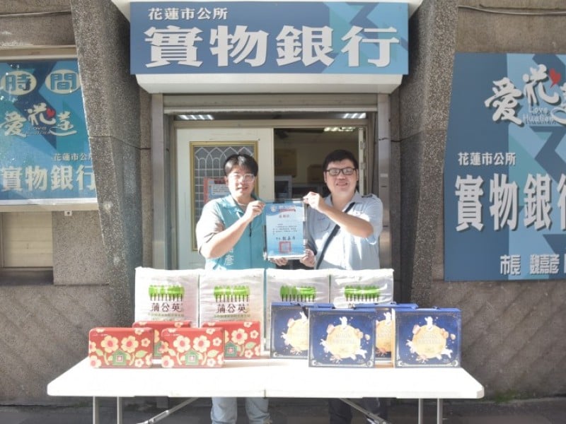 中油站長捐花蓮市實物銀行中秋禮盒