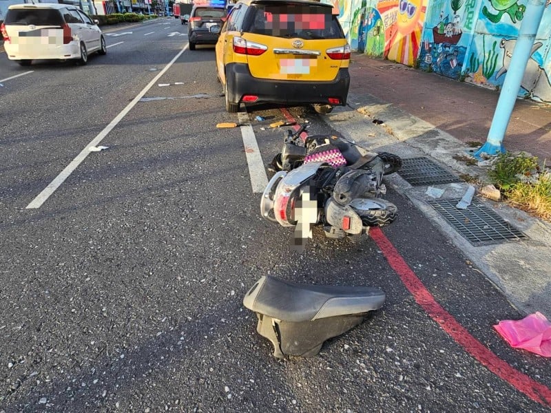 花警巡邏路口與機車碰撞 員警手掌燙傷救人 騎士已恢復生命跡象