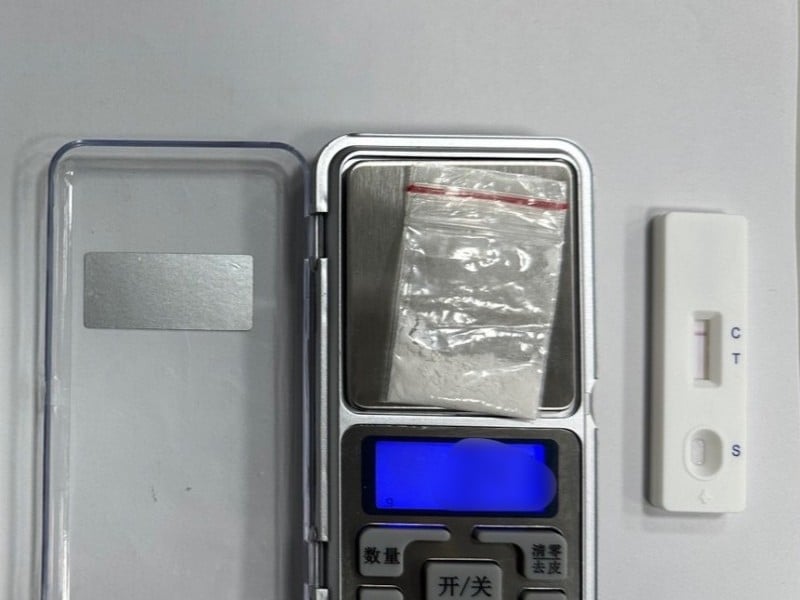 男子喧嘩路倒手裡有針頭 原來是毒品