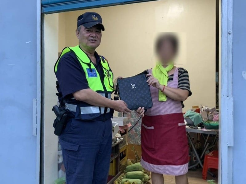 民眾拾金不眛 員警熱心送還