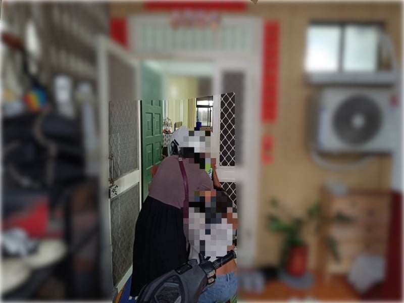 婦人路倒 波麗士幫忙「扛」回家