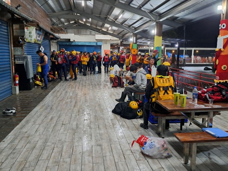 馬太鞍溪堰塞湖潰堤釀重災 光復鄉街區淹水、橋梁斷裂　77人受困2人失聯