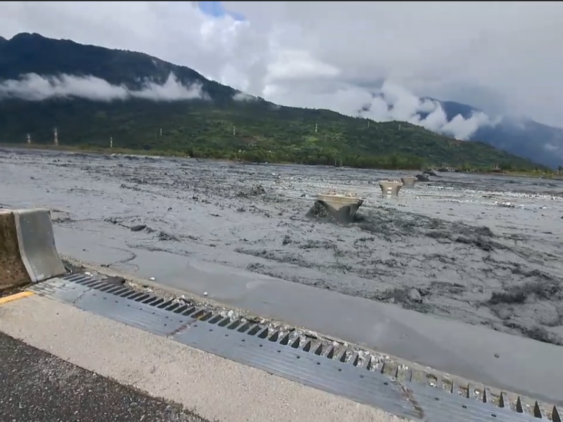堰塞湖壩體未再潰縮 林業署澄清誤傳　台鐵中午恢復正常行駛