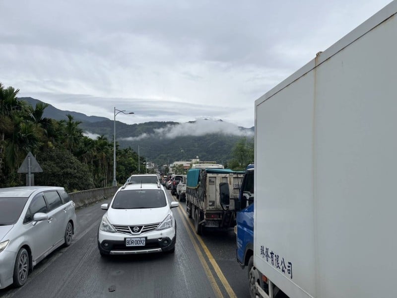 光復市區交通打結 救災人員、車輛優先通行