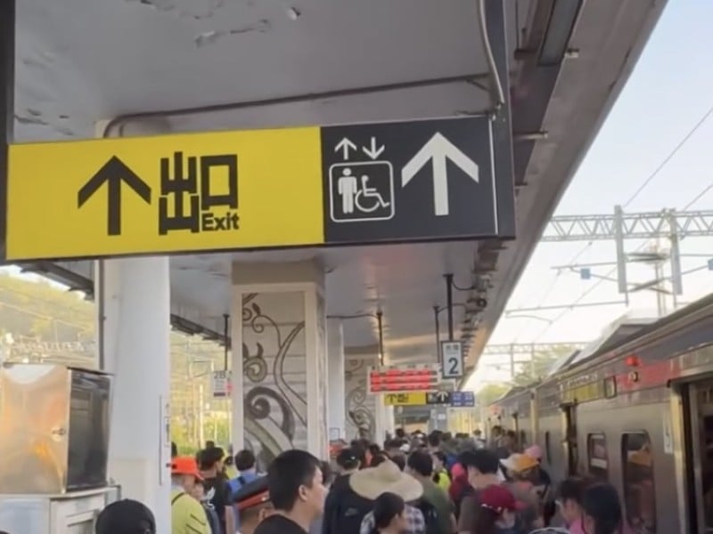 謝謝各路超人，致敬早鳥超人！光復第一班車  網友: 有驚訝到 已經塞滿了