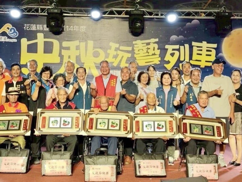 吸引大批鄉親溫馨熱鬧 ! 豐濱「中秋晚會」文藝、體育榮耀與在地經濟「三合一」