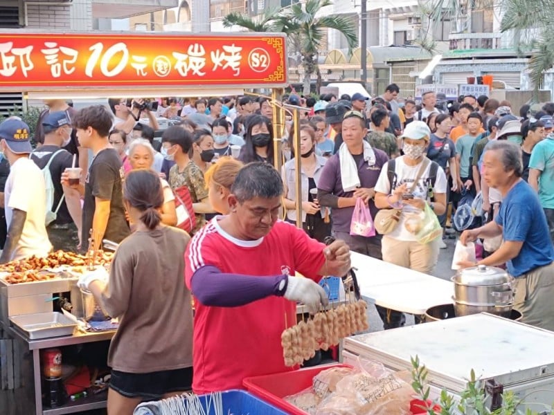 今晚光復代表會前「中秋夜市」登場 ! 主席廖翊鈞: 愛心燒烤、珍珠奶茶等各式台灣小吃 鄉親、志工們免費食用