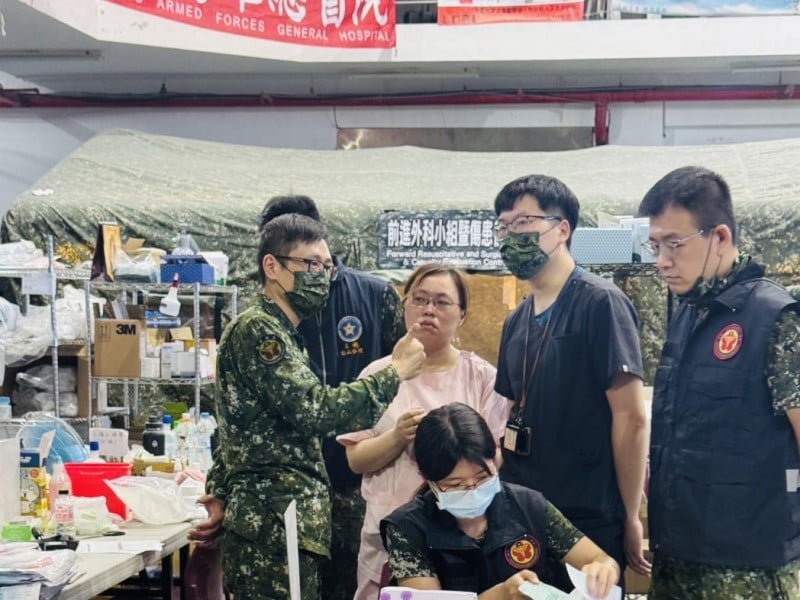 國軍花蓮總醫院中秋慰問災區醫療站　籲防熱傷害守護軍民健康