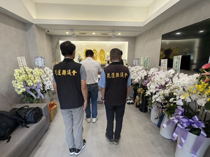 花蓮議長張峻前往桃園弔唁救災英雄林鴻森　感念無私奉獻、致上最高敬意