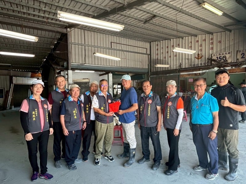 花蓮縣客屬會送暖光復賑災