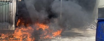新城鄉資源回收場火警 消防局即時派員撲滅無人傷亡