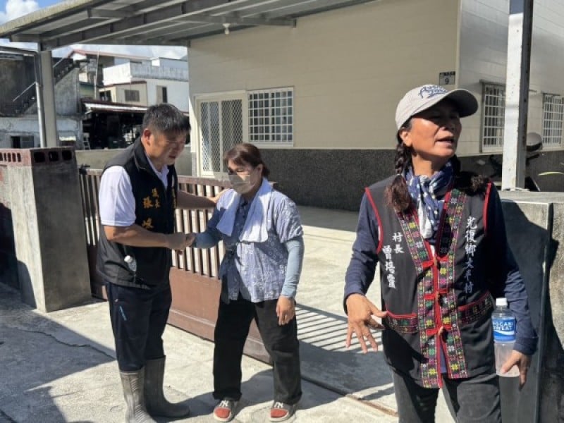 議長張峻統籌1380萬善款一一送受災戶
