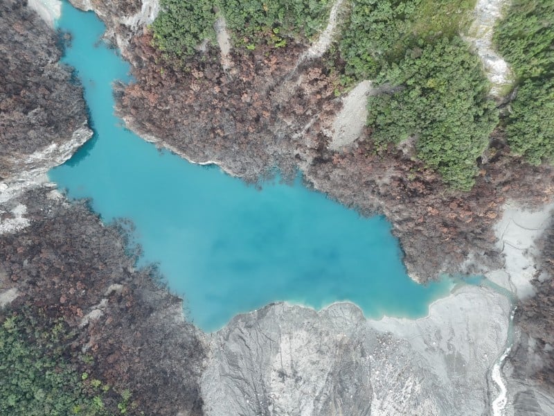 馬太鞍溪堰塞湖水流穩定流出 新堰塞湖幾乎消失