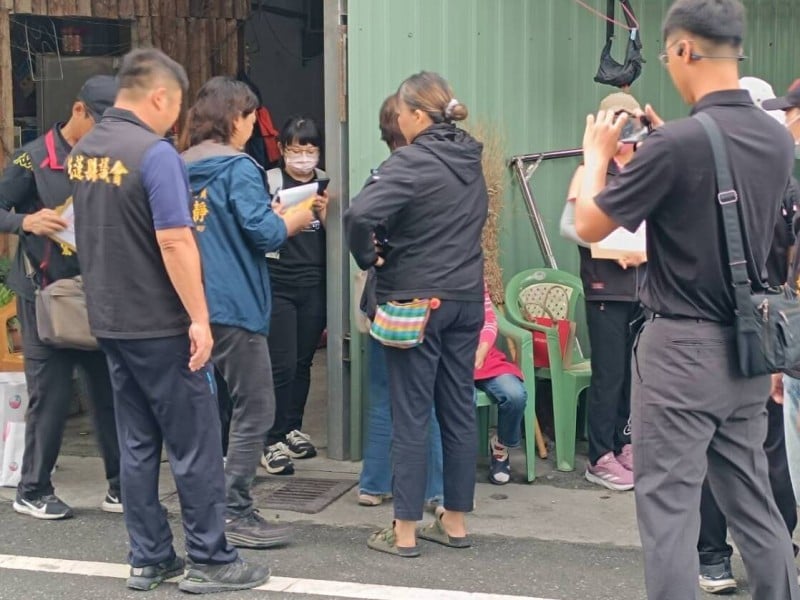 議長張峻前往大平村、大馬村發放慰問金及物資