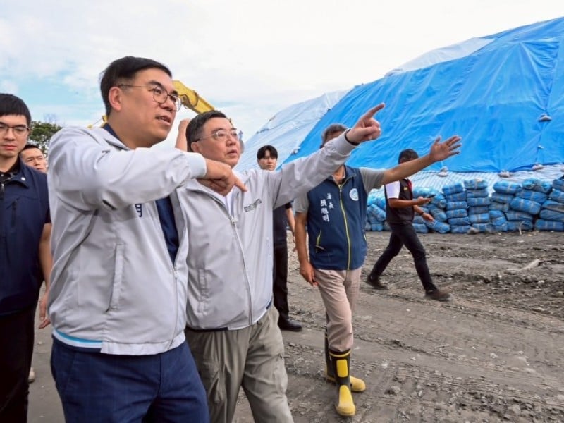 卓揆：媒合公私部門 有效分類及再利用災區廢棄物