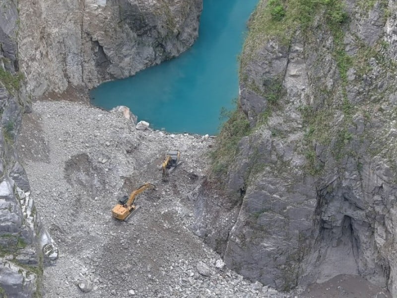 燕子口堰塞湖要降壩引流 民眾勿入立霧溪下游