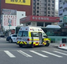 公車與行人發生碰撞 行人重傷